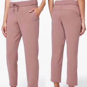 Lulu🍋 On The Fly 7/8 Woven Pants